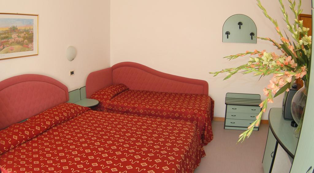 Hotel Gaia Cesenatico Zimmer foto