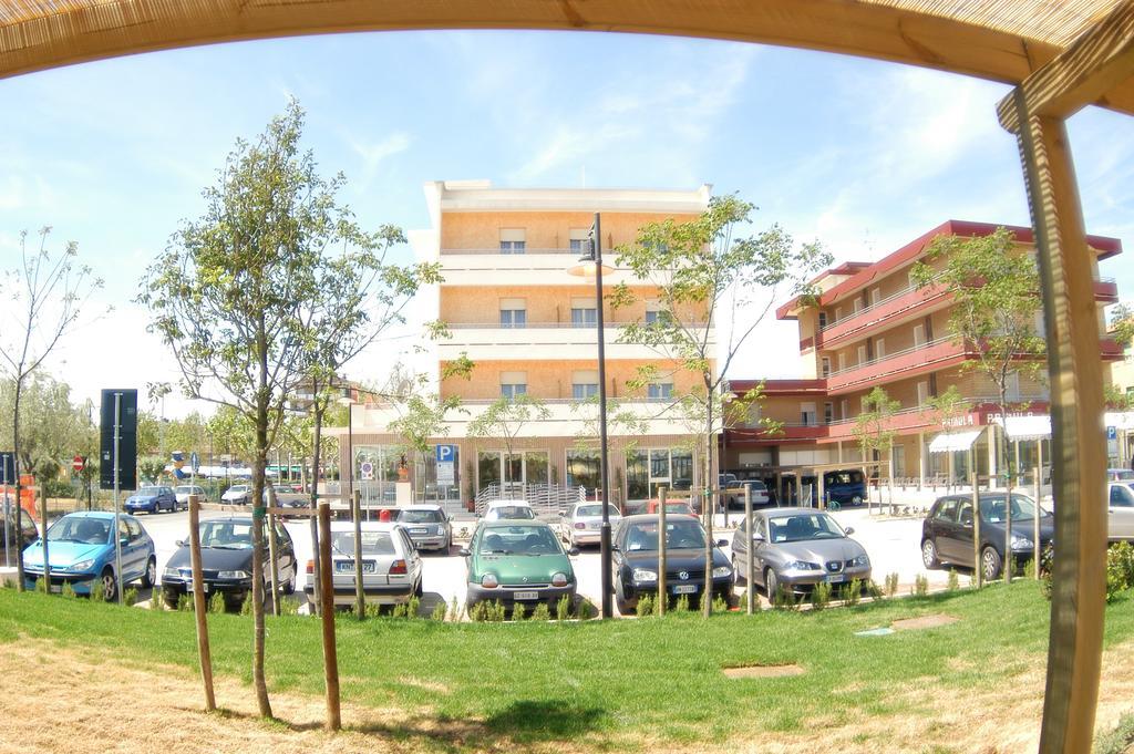 Hotel Gaia Cesenatico Exterior foto